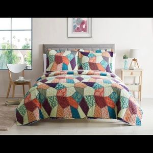 Cal king quilt with shams